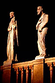 Verona, Cattedrale di San Zeno, la balaustra del presbiterio con statue del Cristo e Santi.